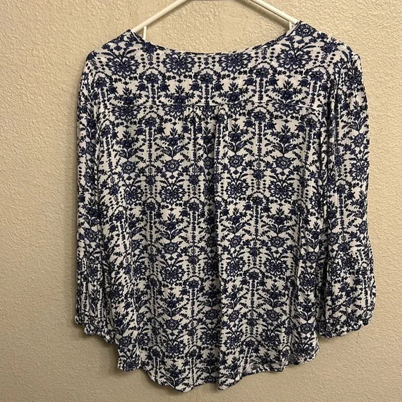 Monday Fun Women Lightweight Patterned Blue Blouse Size Medium - Picture 7 of 7